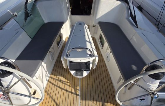 Sailboat Jeanneau Sun Odyssey 42i 12m