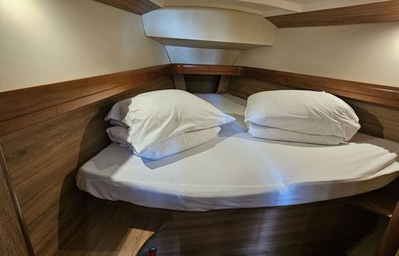Sailboat Jeanneau Sun Odyssey 42i 12m