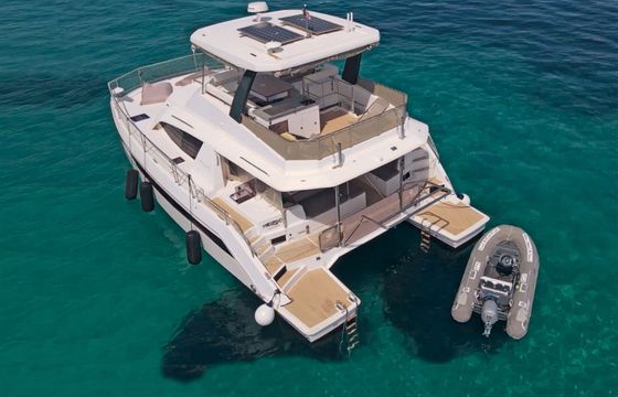 Catamaran Robertson &amp; Caine Leopard 43 13m