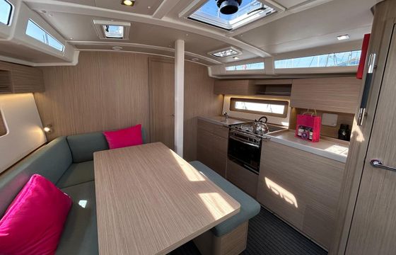 Sailboat Beneteau Oceanis 37.1 Easy Liberté 11.9m