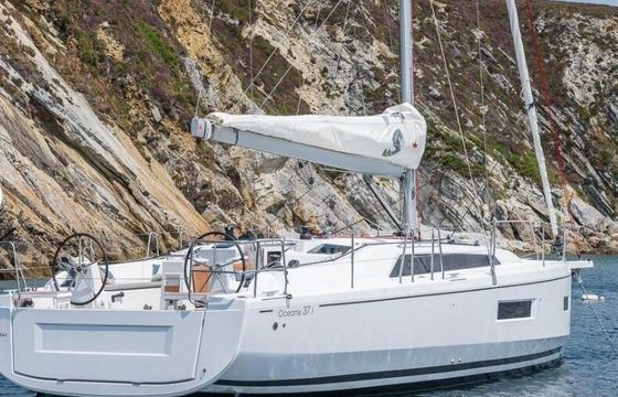Sailboat Beneteau Oceanis 37.1 Easy Liberté 11.9m