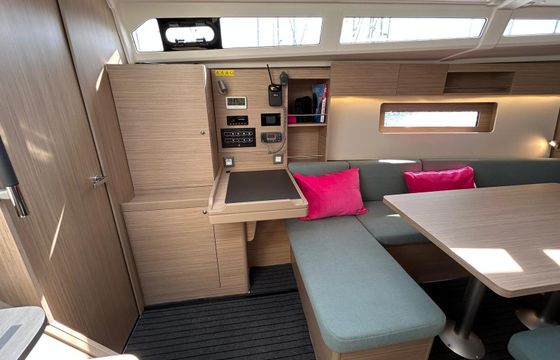 Sailboat Beneteau Oceanis 37.1 Easy Liberté 11.9m