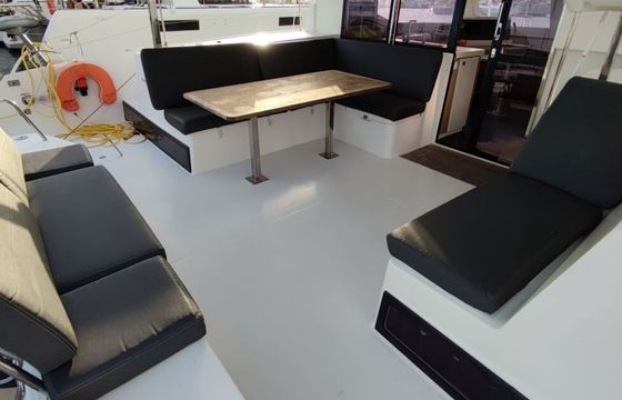 Catamaran Fountaine Pajot Lucia 40 with watermaker 11.73m