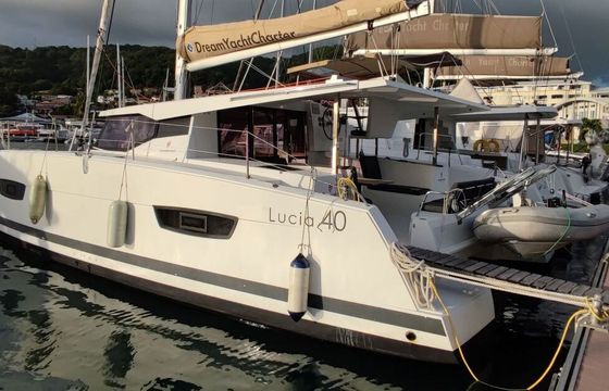Catamaran Fountaine Pajot Lucia 40 with watermaker 11.73m
