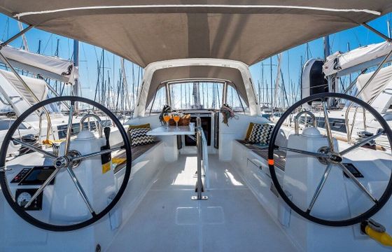 Sailboat Bénéteau Oceanis 38.1 11m