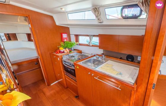 Sailboat Bénéteau Oceanis 38.1 11m