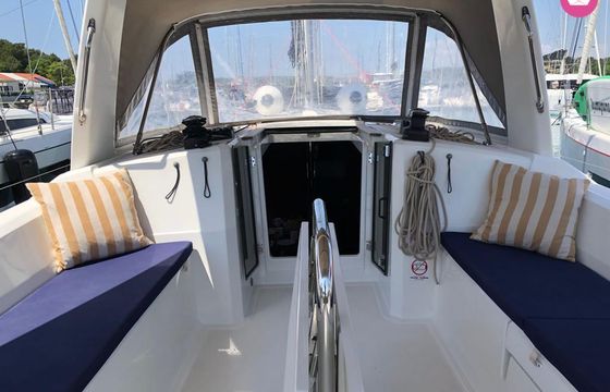 Sailboat Bénéteau Oceanis 38.1 11m