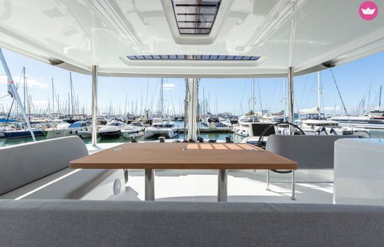 Catamaran Lagoon-Bénéteau Lagoon 55 - 4 + 2 cab. 16m