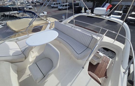 Motorboat Jeanneau Prestige 36 fly 580hp