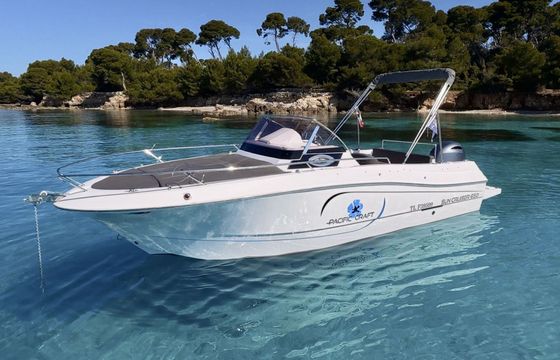 Motorboat Pacific Craft 650 Sun Cruiser 175hp