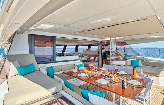 Catamaran Fountaine Pajot 67 19.49m