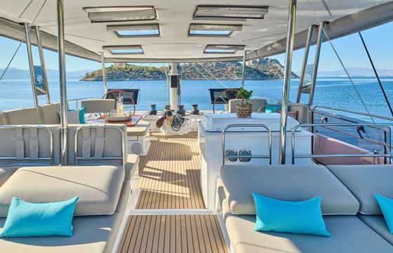 Catamaran Fountaine Pajot 67 19.49m