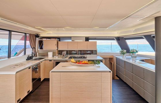 Catamaran Fountaine Pajot 67 19.49m