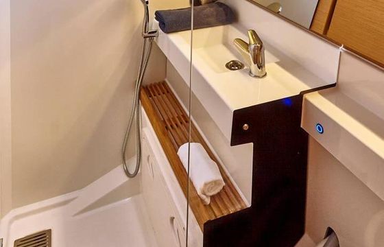 Sailboat JEANNEAU SUN ODYSSEY 440 13.39m