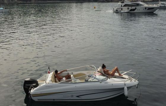 Motorboat Beneteau Cabrio 650 Flyer 150hp