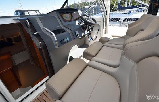 Motorboat Nimbus T11 800hp