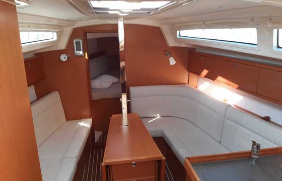 Sailboat BAVARIA CRUISER 34 9.99m