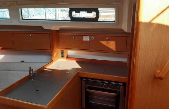 Sailboat BAVARIA CRUISER 34 9.99m