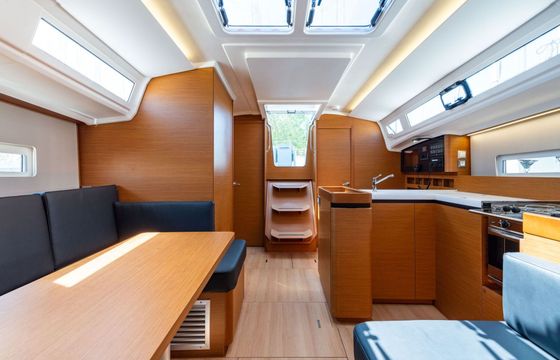 Sailboat Jeanneau Sun Odyssey 410 12.35m