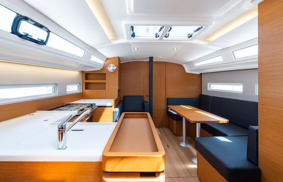 Sailboat Jeanneau Sun Odyssey 410 12.35m