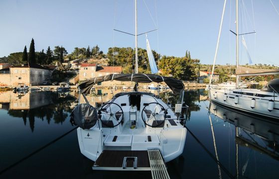 Sailboat JEANNEAU SUN ODYSSEY 349 10.34m