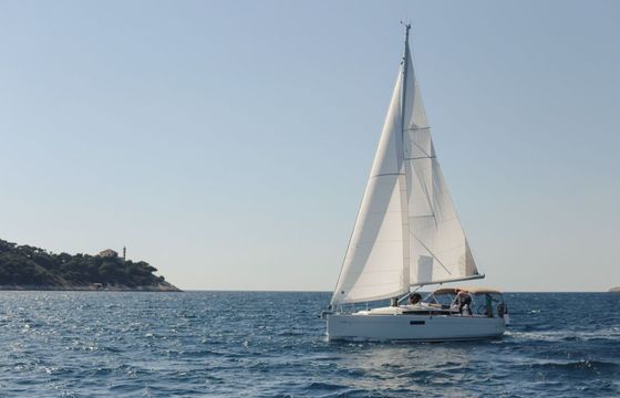 Sailboat JEANNEAU SUN ODYSSEY 349 10.34m