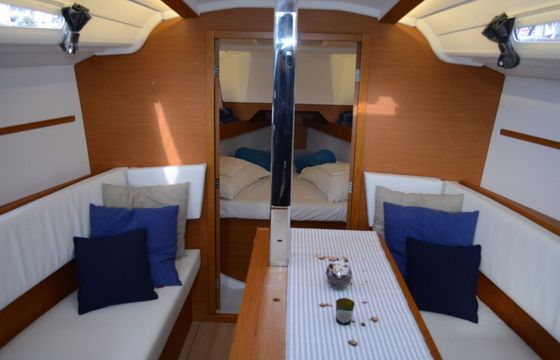 Sailboat JEANNEAU SUN ODYSSEY 349 10.34m