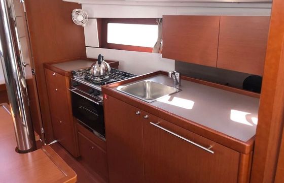 Sailboat Oceanis 35.1 10m