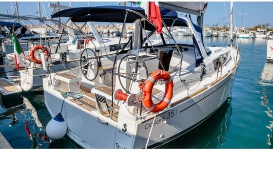 Sailboat Oceanis 35.1 10m