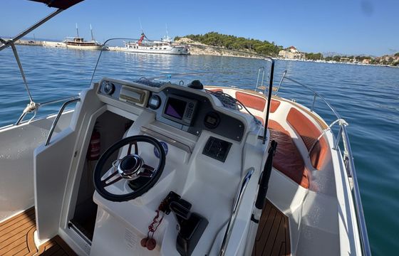 Motorboat Jeanneau Cap Camarat 7.5 250hp