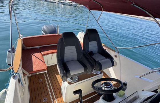 Motorboat Jeanneau Cap Camarat 7.5 250hp