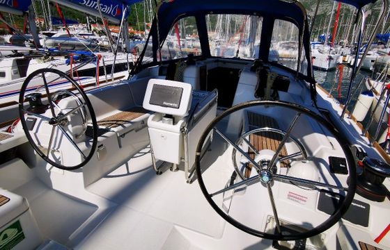 Sailboat Jeanneau Sun Odyssey 419 12.5m