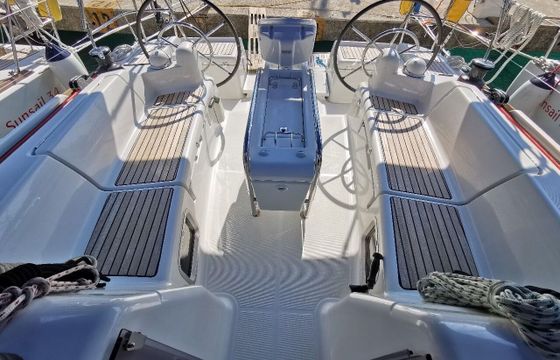 Sailboat Jeanneau Sun Odyssey 419 12.5m