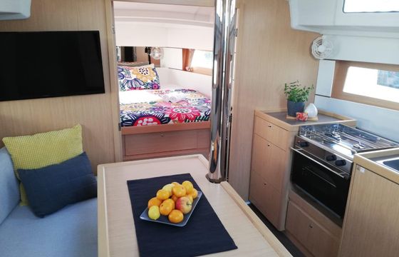 Sailboat Bénéteau Oceanis 30.1 9m