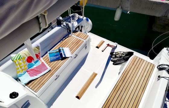 Sailboat Bénéteau Oceanis 30.1 9m