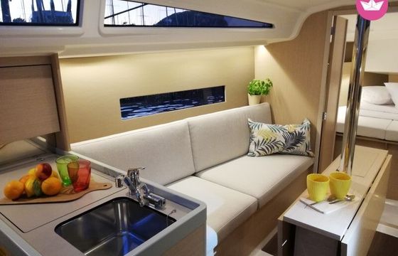 Sailboat Bénéteau Oceanis 30.1 9m