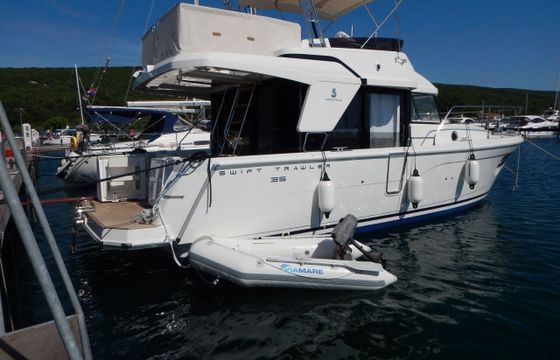 Motorboat Swift Trawler 35 425hp