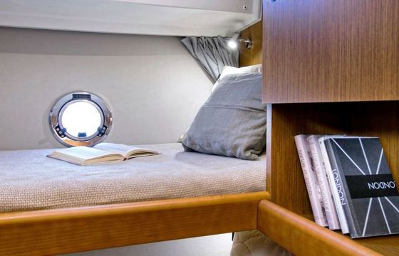 Motorboat Swift Trawler 35 425hp