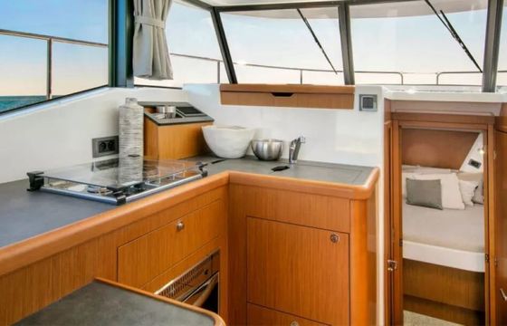 Motorboat Swift Trawler 35 425hp