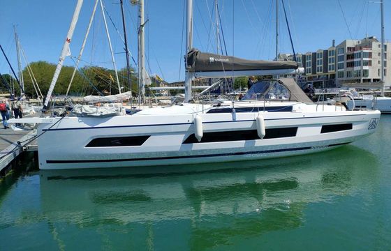 Sailboat Dufour 41 12m