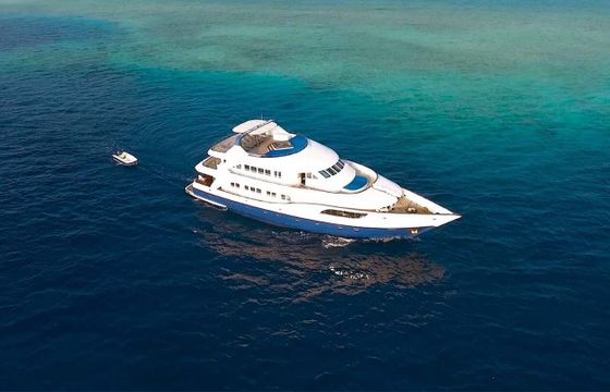Motor yacht Honors Legacy Maldives yacht 33 500hp