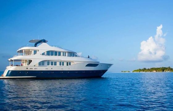 Motor yacht Honors Legacy Maldives yacht 33 500hp