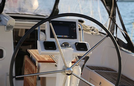 Sailboat BENETEAU OCEANIS 37 11.48m