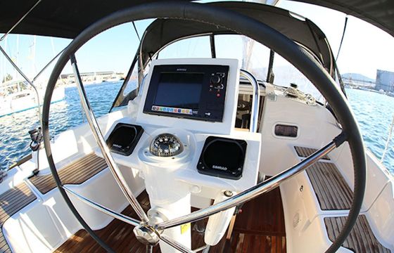 Sailboat BENETEAU OCEANIS 37 11.48m