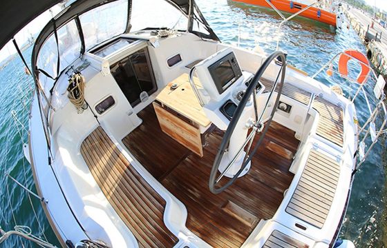 Sailboat BENETEAU OCEANIS 37 11.48m