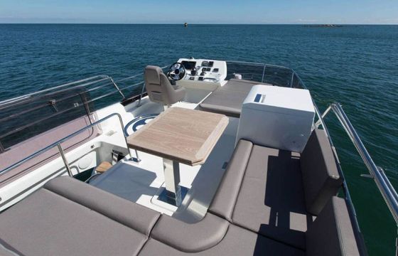 Motorboat JEANNEAU PRESTIGE 420 740hp