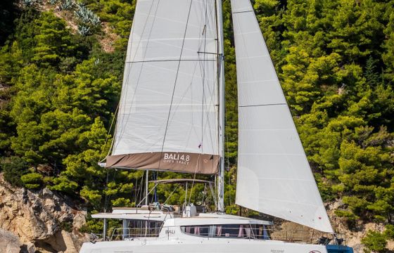 Catamaran Catana Group Bali 4.8 - 5 + 2 cab 14m