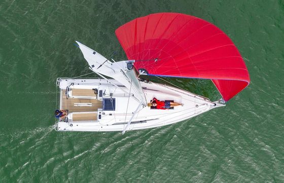 Sailboat Beneteau Oceanis 30.1 9.44m