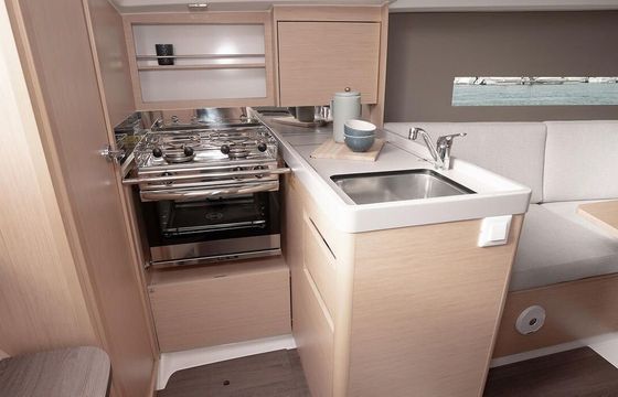 Sailboat Beneteau Oceanis 30.1 9.44m
