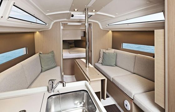 Sailboat Beneteau Oceanis 30.1 9.44m
